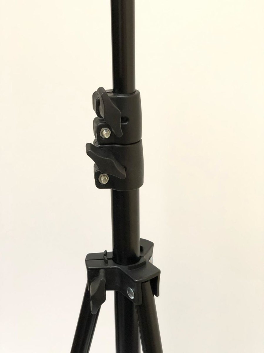 Штатив-тринога складний, для студійних і кільцевих ламп висотою 2,1 m на малюнкі №3