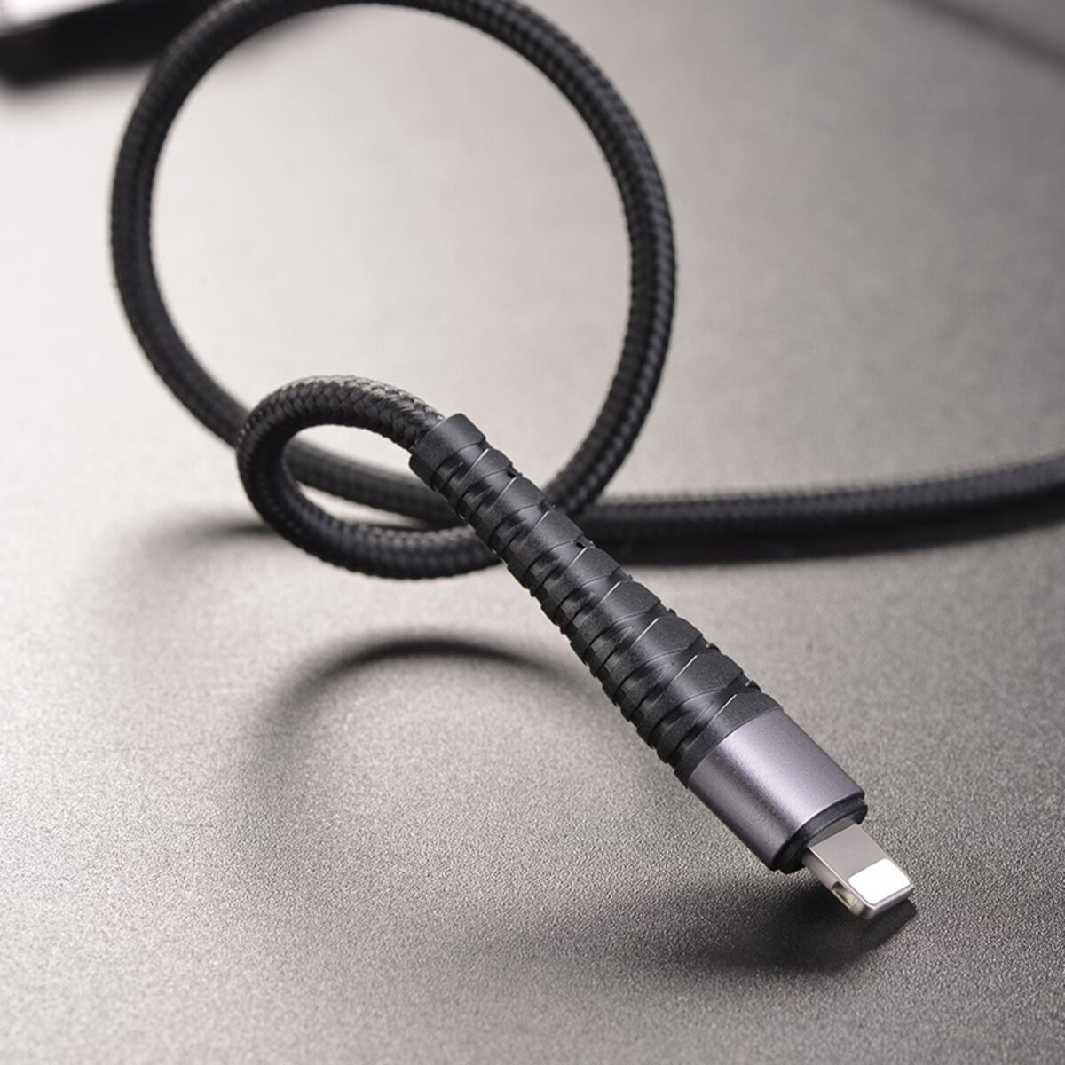 Кабель BOROFONE BX32 USB to iP 2.4A, 1m, nylon, aluminum+TPE connectors, Black (BX32LB) Фотографія №4 Кабель BOROFONE BX32 USB to iP 2.4A, 1m, nylon, aluminum+TPE connectors, Black (BX32LB) на малюнкі №4