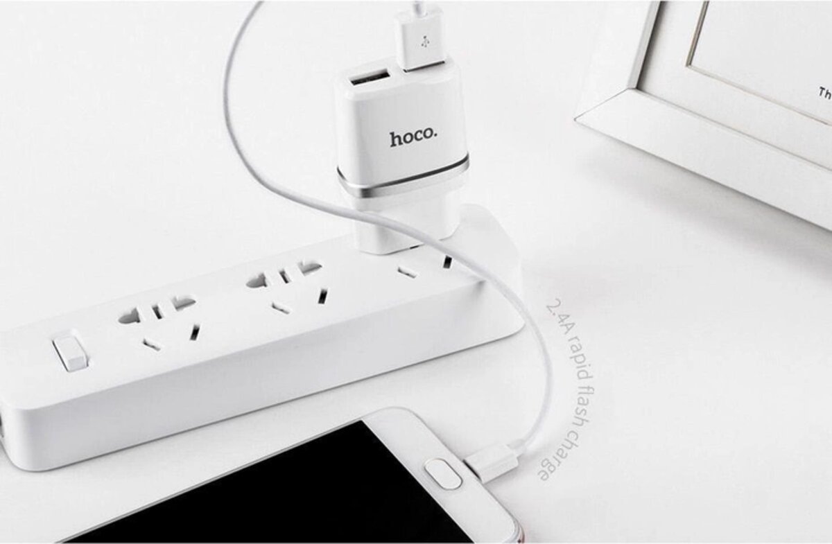 Мережевий зарядний пристрій HOCO C12 Smart dual USB charger 12W White Фотографія №2 Мережевий зарядний пристрій HOCO C12 Smart dual USB charger 12W White на малюнкі №2