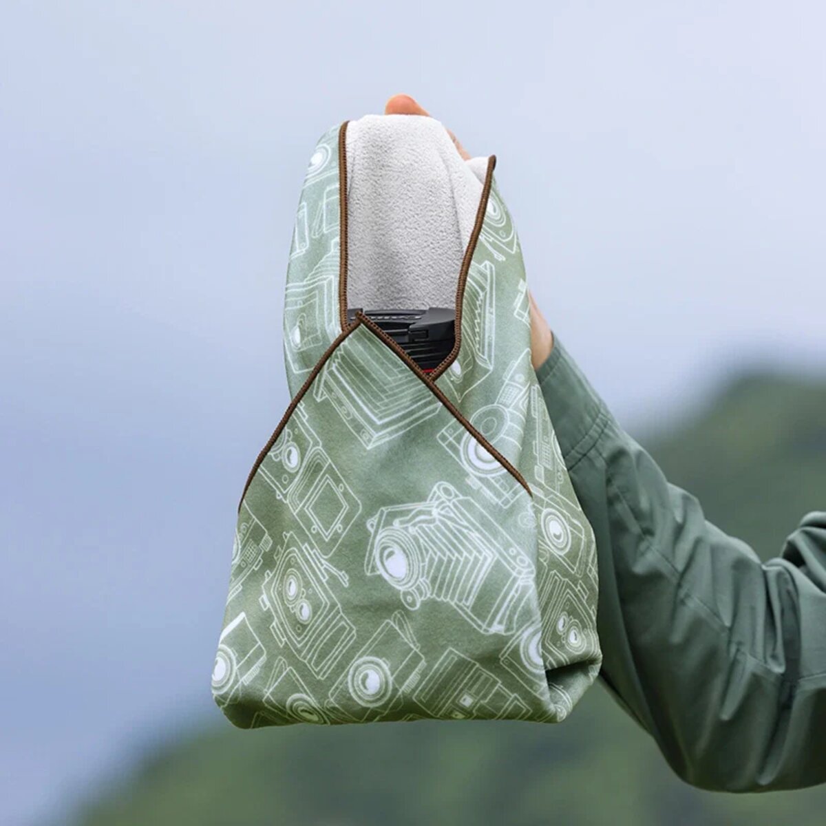 Захисна серветка Ulanzi CM009 35*35cm Protective Wrap (UV-3271 CM009) (UV-3271) на картинке №5