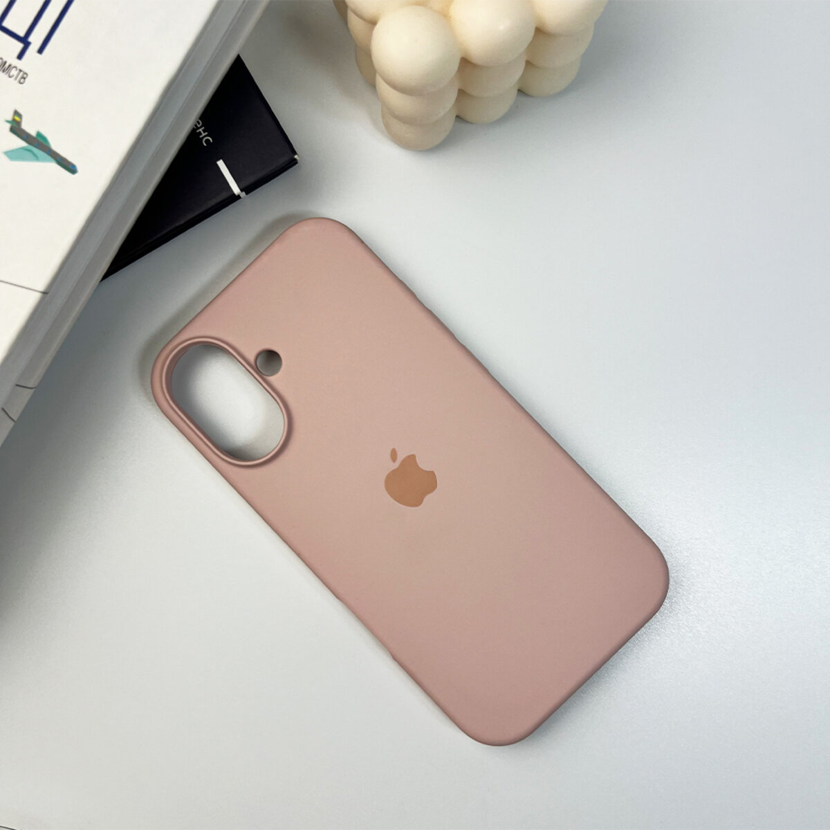 Чехол Silicone Full Case AA Open Camera Apple iPhone 16 | Микрофибра (Светло-Розовый) на картинке №6