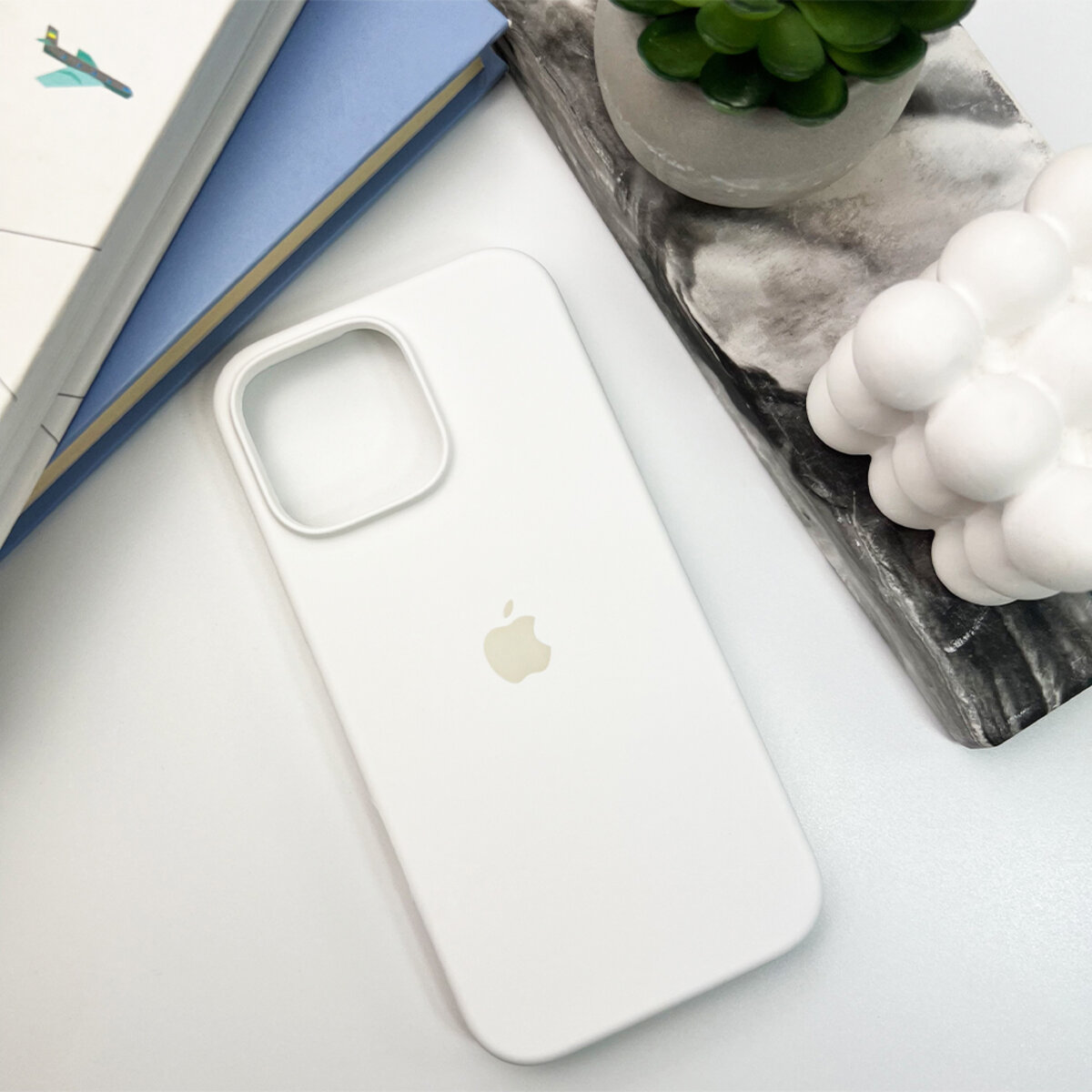 Чохол Silicone Full Case AA Open Camera Apple iPhone 16 Pro Max | Мікрофібра (Білий) Фотографія №6 Чохол Silicone Full Case AA Open Camera Apple iPhone 16 Pro Max | Мікрофібра (Білий) на малюнкі №6