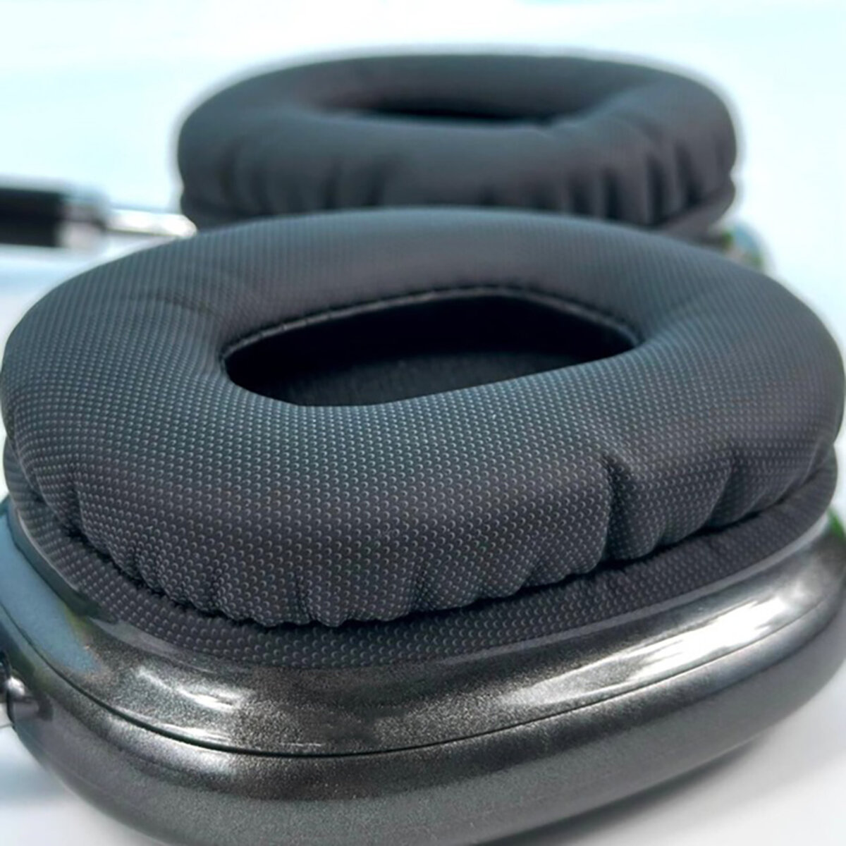 Бездротові навушники WUW-R200 black на малюнкі №3