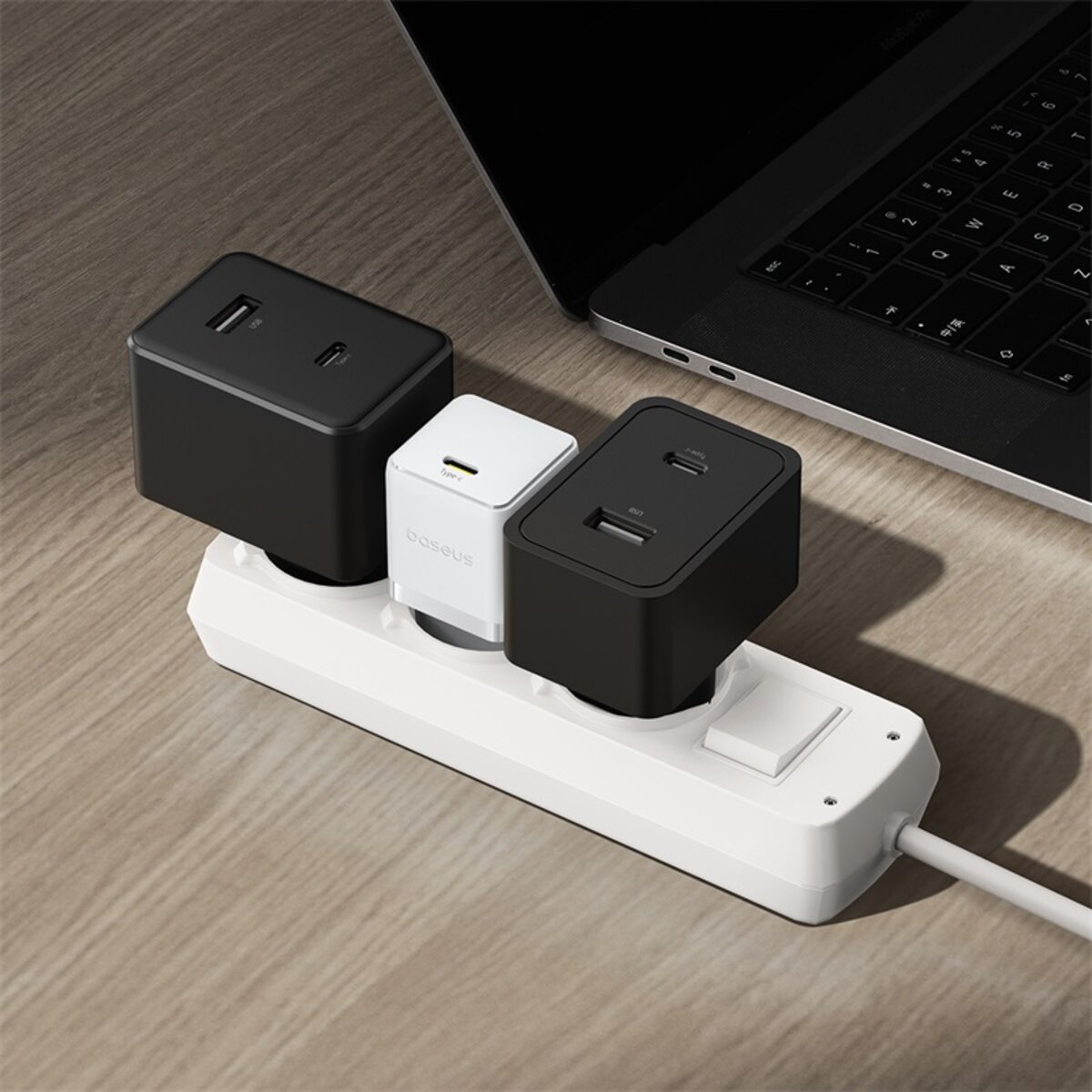 Мережевий зарядний пристрій Baseus Palm Fast Charger 1C 20W EU Moon White (P10111602213-00) Фотографія №8 Мережевий зарядний пристрій Baseus Palm Fast Charger 1C 20W EU Moon White (P10111602213-00) на малюнкі №8