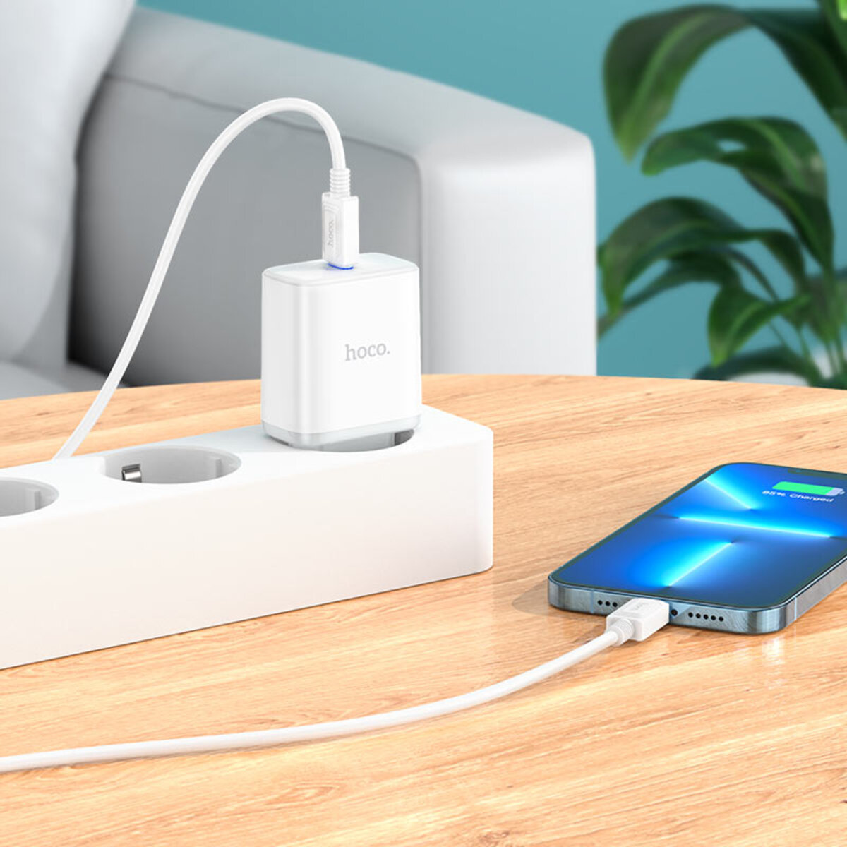 Мережевий зарядний пристрій HOCO C104A Stage single port PD20W charger set (C to iP)(EU) White на картинке №8