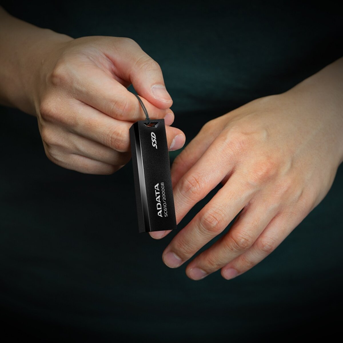 Портативний SSD ADATA SC610 2TB USB 3.2  550/500Mb/s Black (SC610-2000G-CBK/RD) на картинке №3