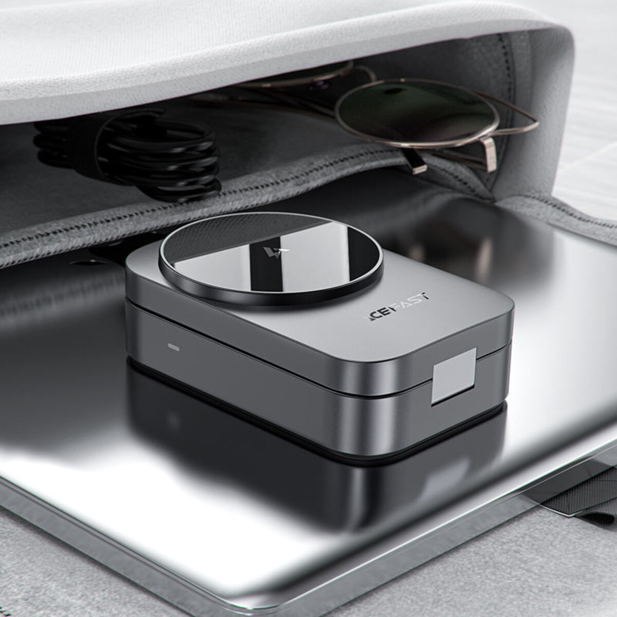 Бездротовий зарядний пристрій ACEFAST E22 Desktop 3-in-1 Wireless Charging holder Metal Gray на малюнкі №5