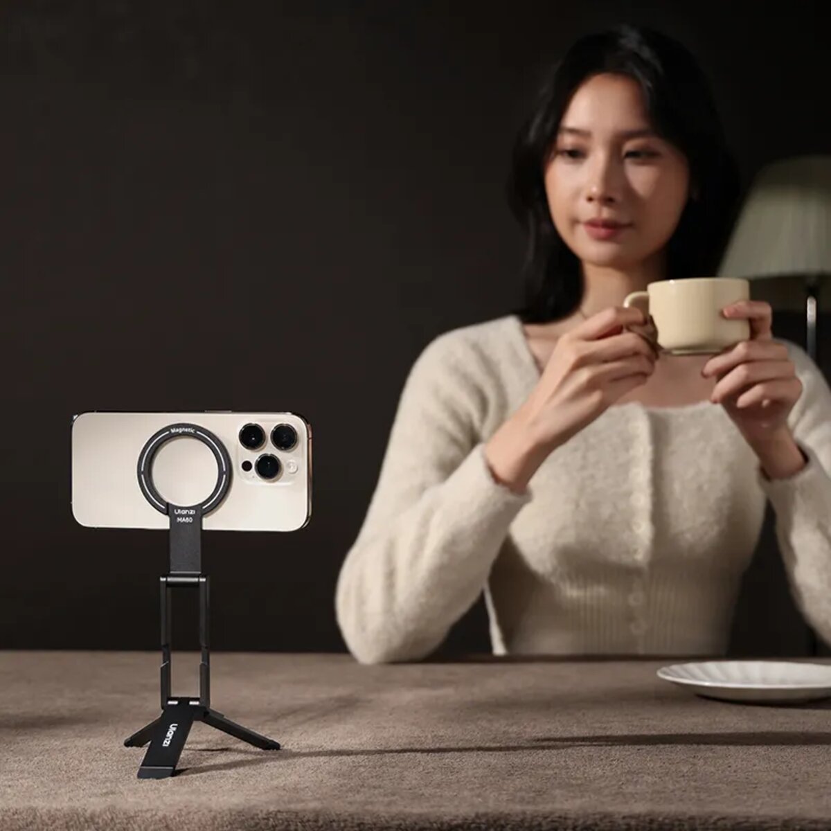 Тримач для телефону Ulanzi Vijim Ulanzi MA60 Foldable Magnetic Phone Tripod(Black) на малюнкі №8